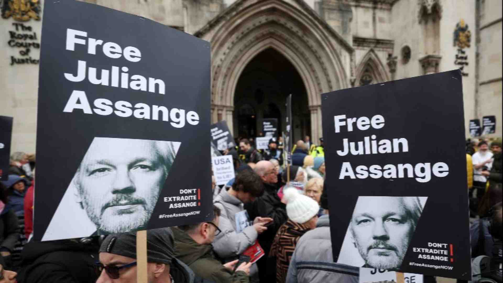 Immagine di La moglie: «In America Assange rischierebbe come Navalny»