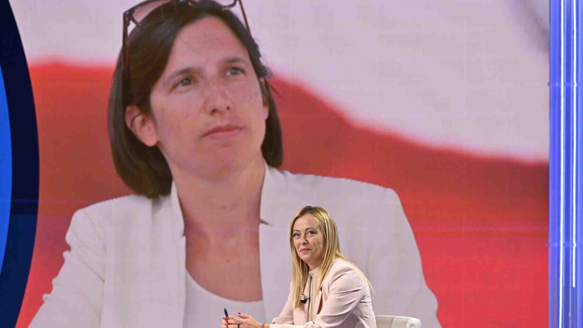 Immagine di Giù Lega e M5S, crescono i consensi di Schlein e Meloni. Il sondaggio