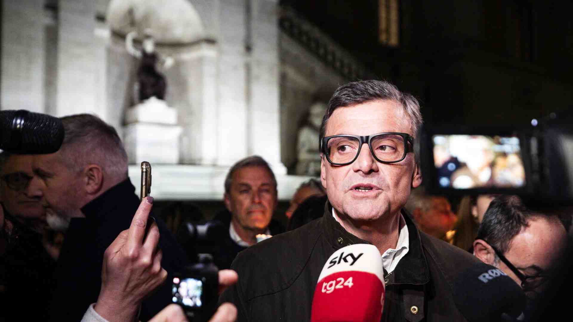 Immagine di Calenda: "Salvini e l'accordo con Putin? Se non mostra la disdetta chiederemo la sfiducia. Meloni lo isoli"