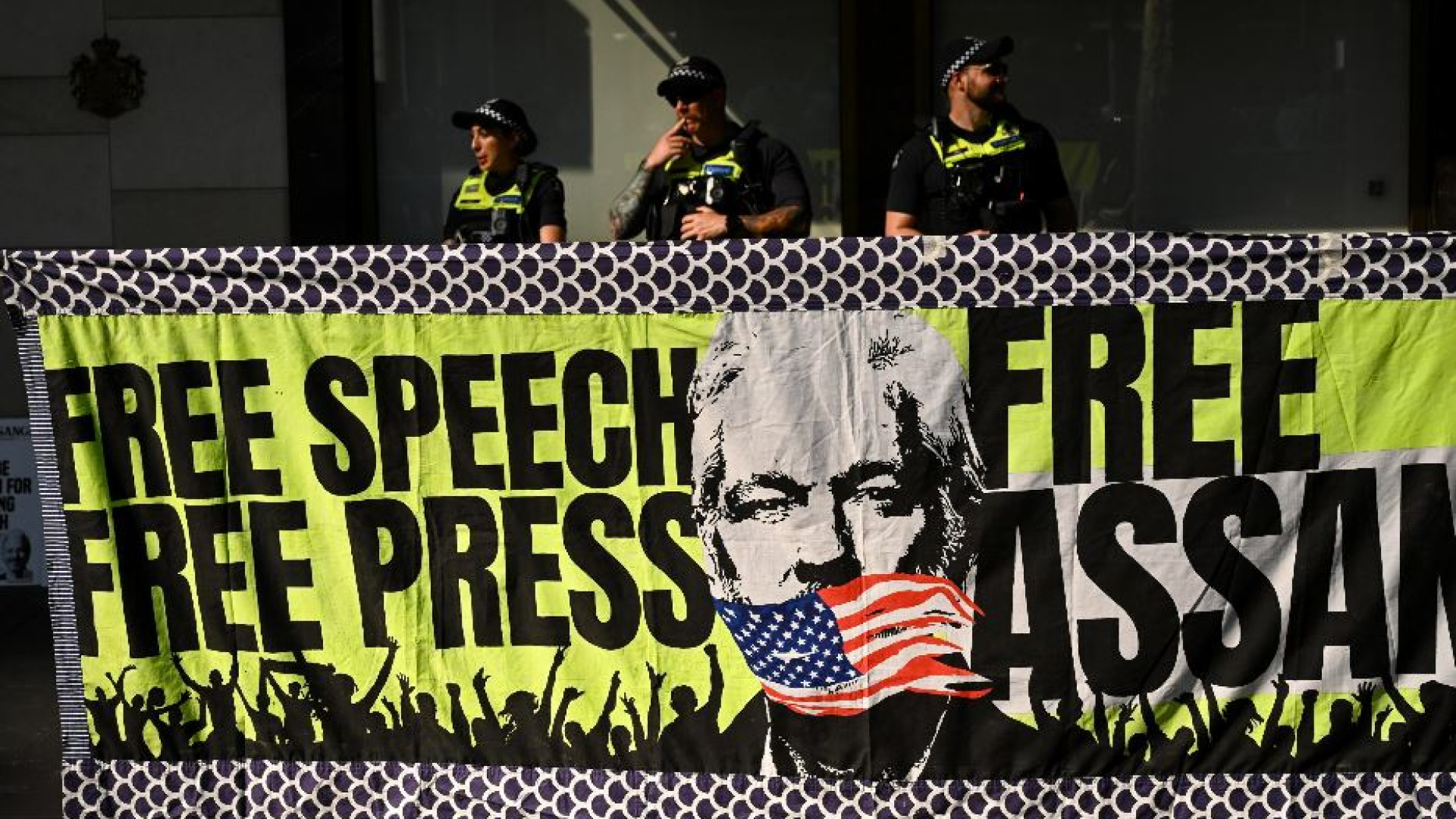 Immagine di Assange, oggi l’ultimo appello contro l’estradizione negli Stati Uniti