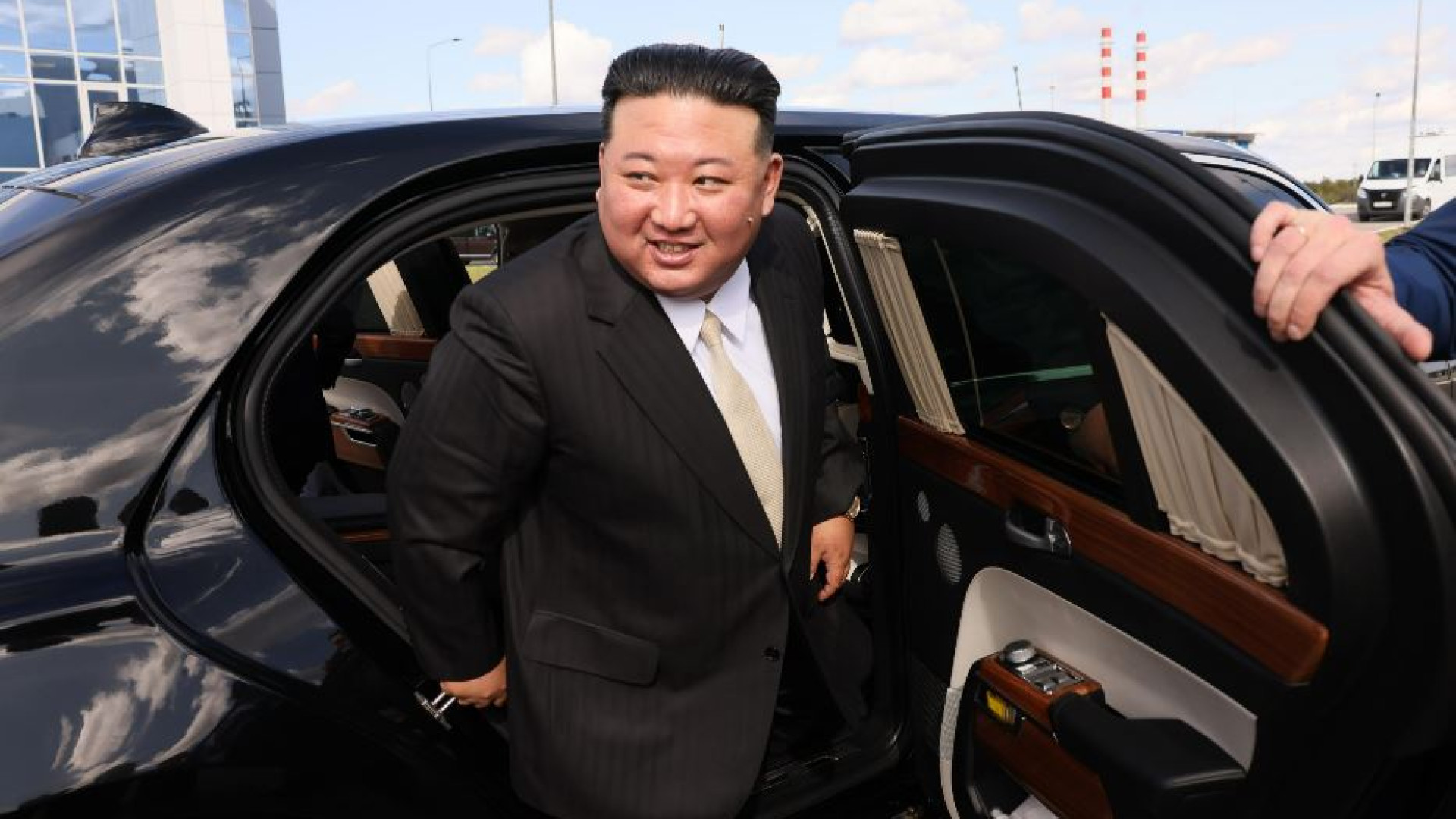 Immagine di Putin omaggia Kim con una limousine