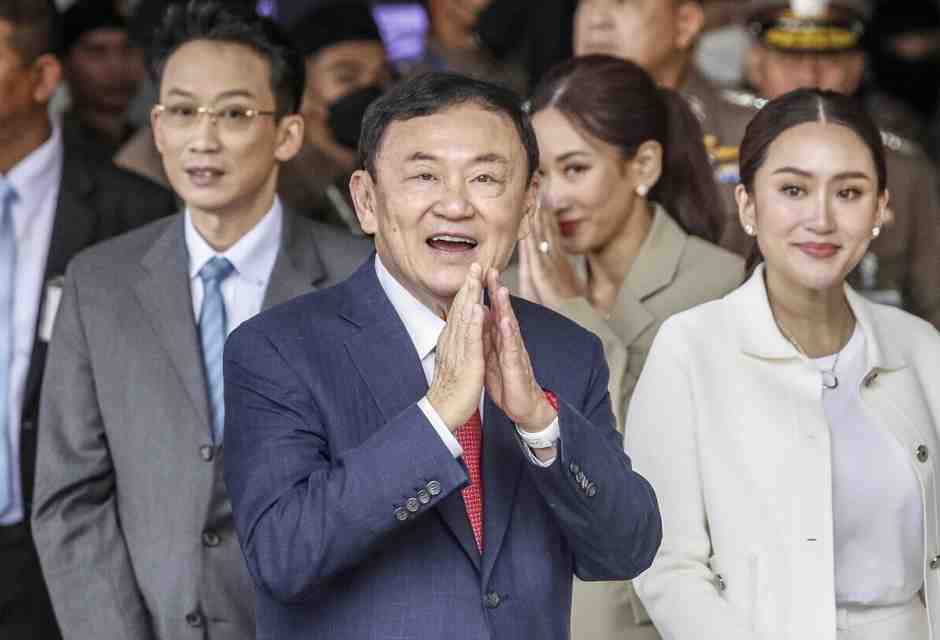 &nbsp;L'ex premier Thaksin Shinawatra prima di essere incarcerato - foto Ansa