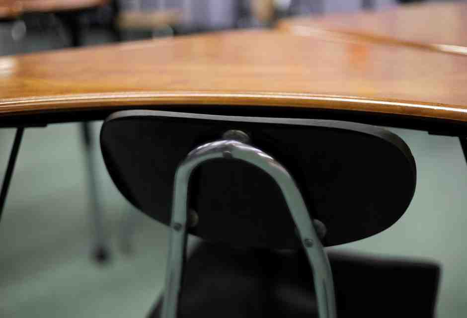 Dietro al dibattito sulle pagelle restano i veri problemi della scuola