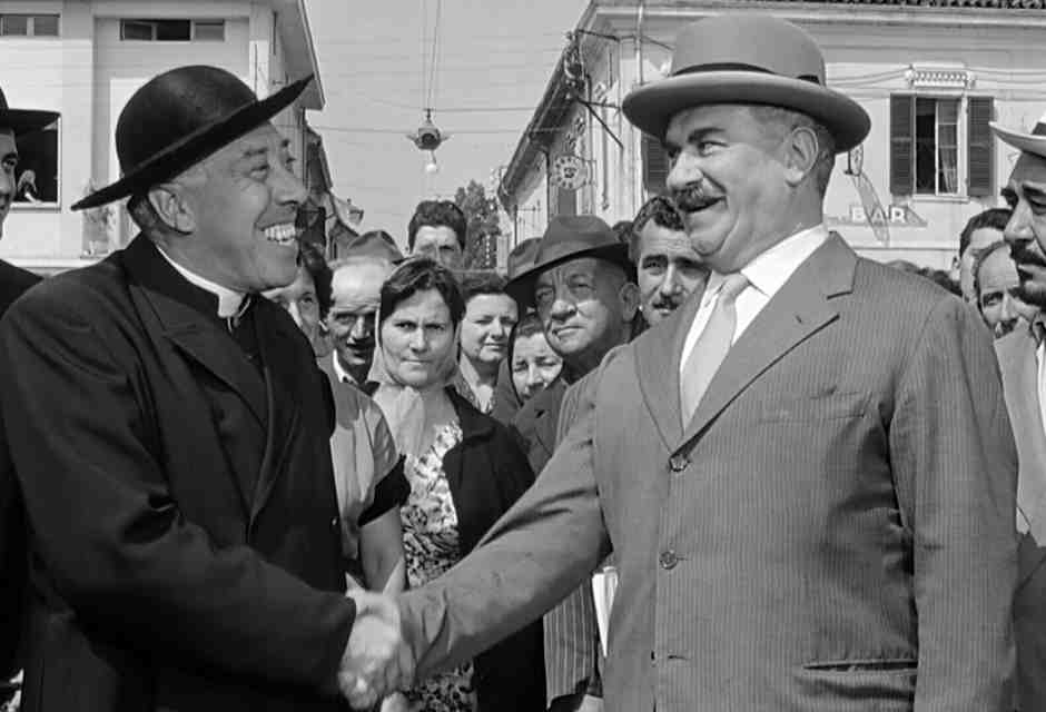 Fernandel e Gino Cervi in una scena del film "Don Camillo monsignore... ma non troppo" (Wikimedia)<br />&nbsp;<br />