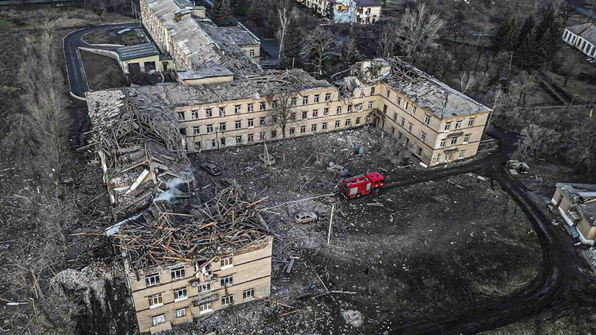 Immagine di Gli Himars sulla parata russa e la foto della protesta filoucraina, 10 anni fa, mentre Yanukovich fuggiva
