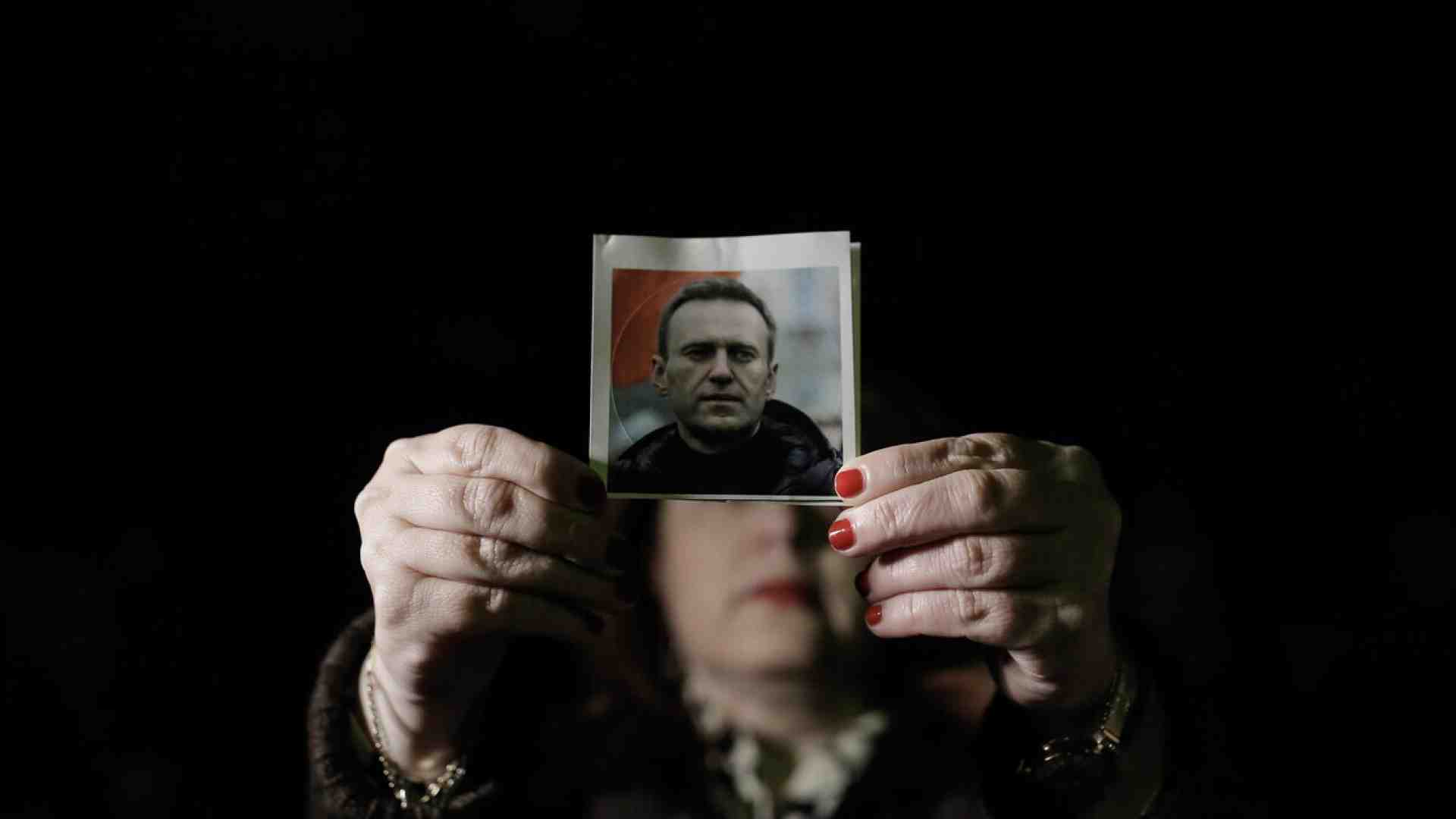 Immagine di Così il giornalismo indipendente sta indagando sulla morte di Alexei Navalny