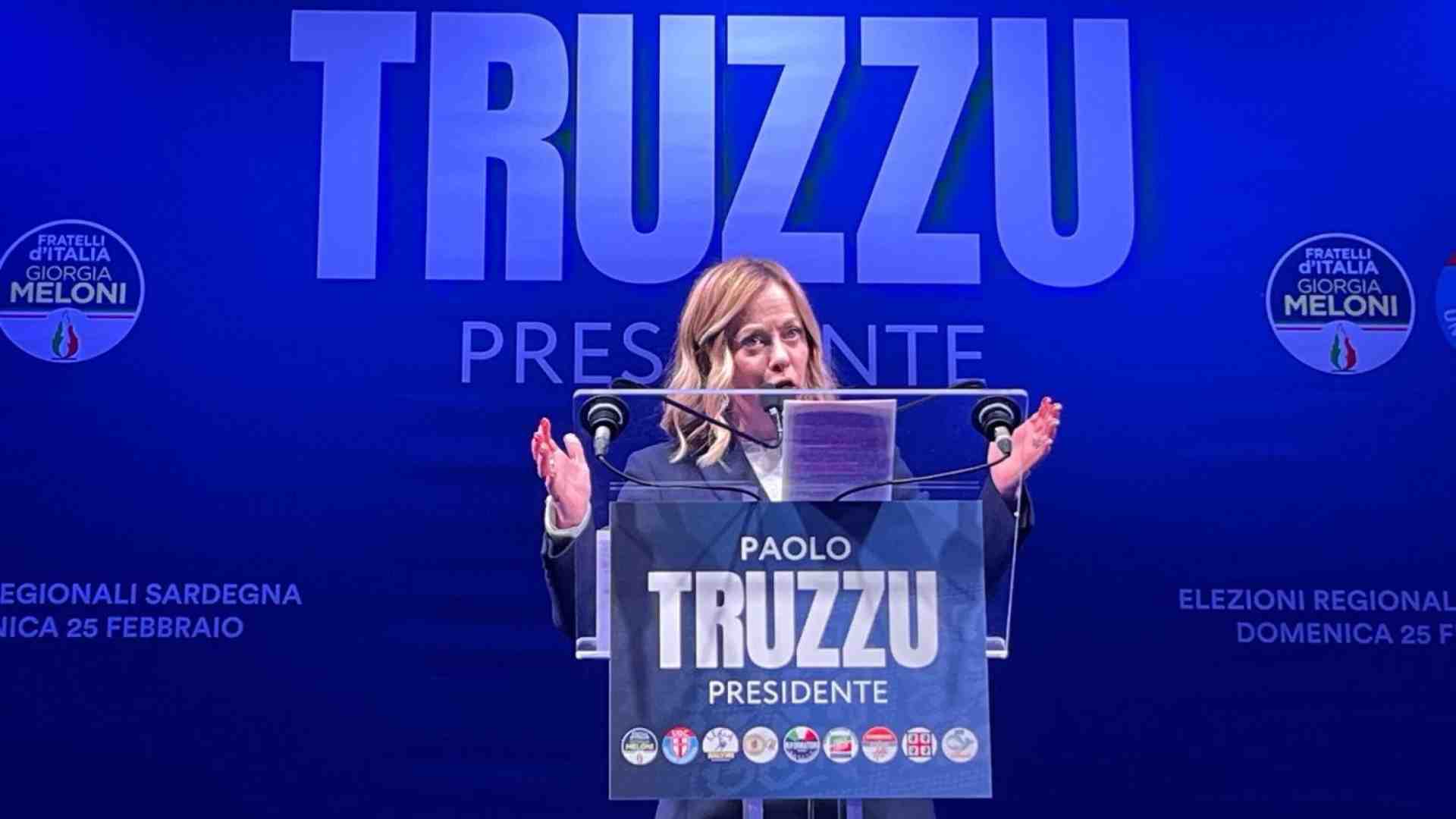 Immagine di Il comizio di Cagliari. La paura sarda è più forte del gelo fra Meloni e Salvini