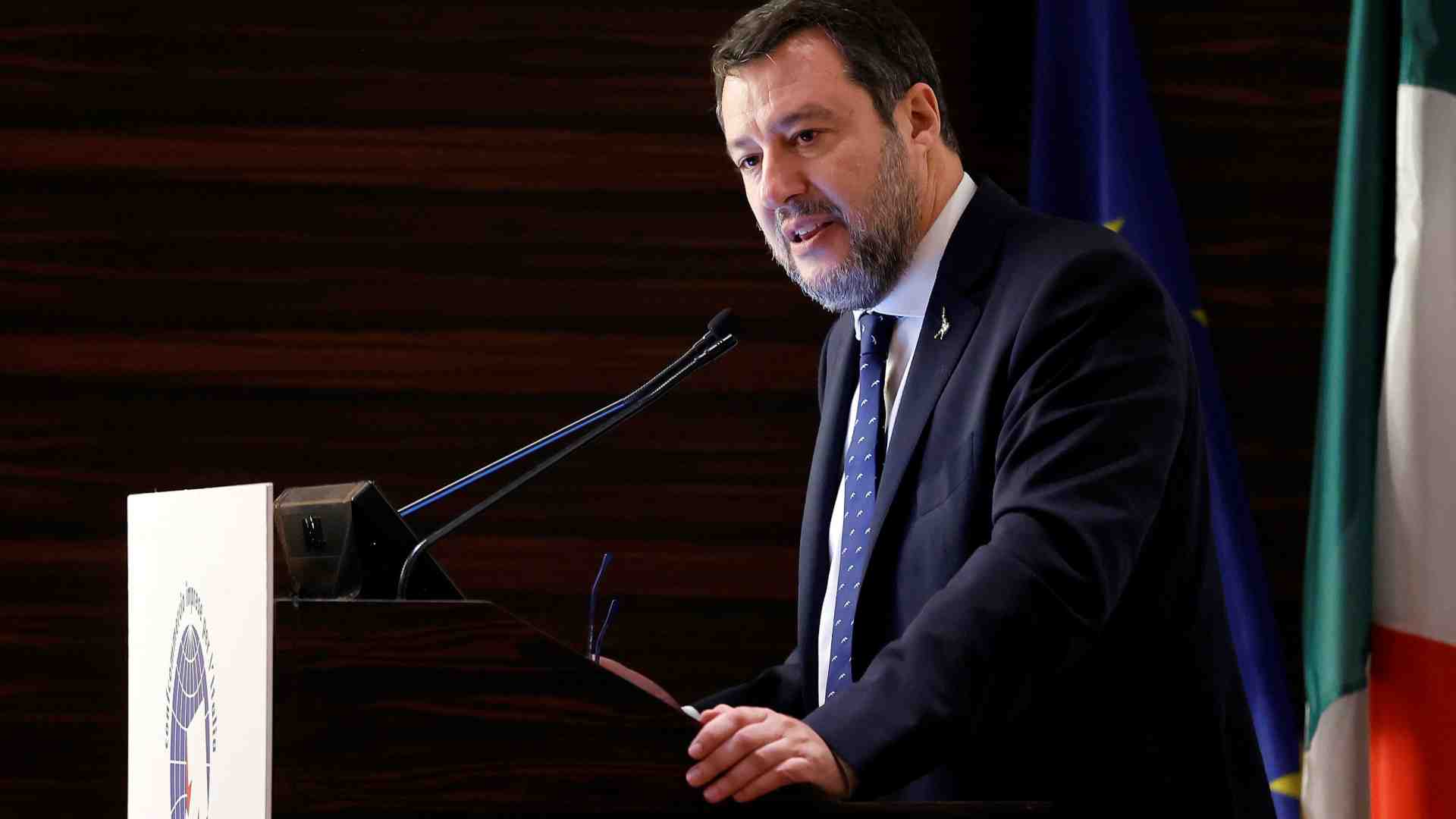 Immagine di Lega isolata, bocciato l'emendamento. Meloni-Salvini, sale la tensione
