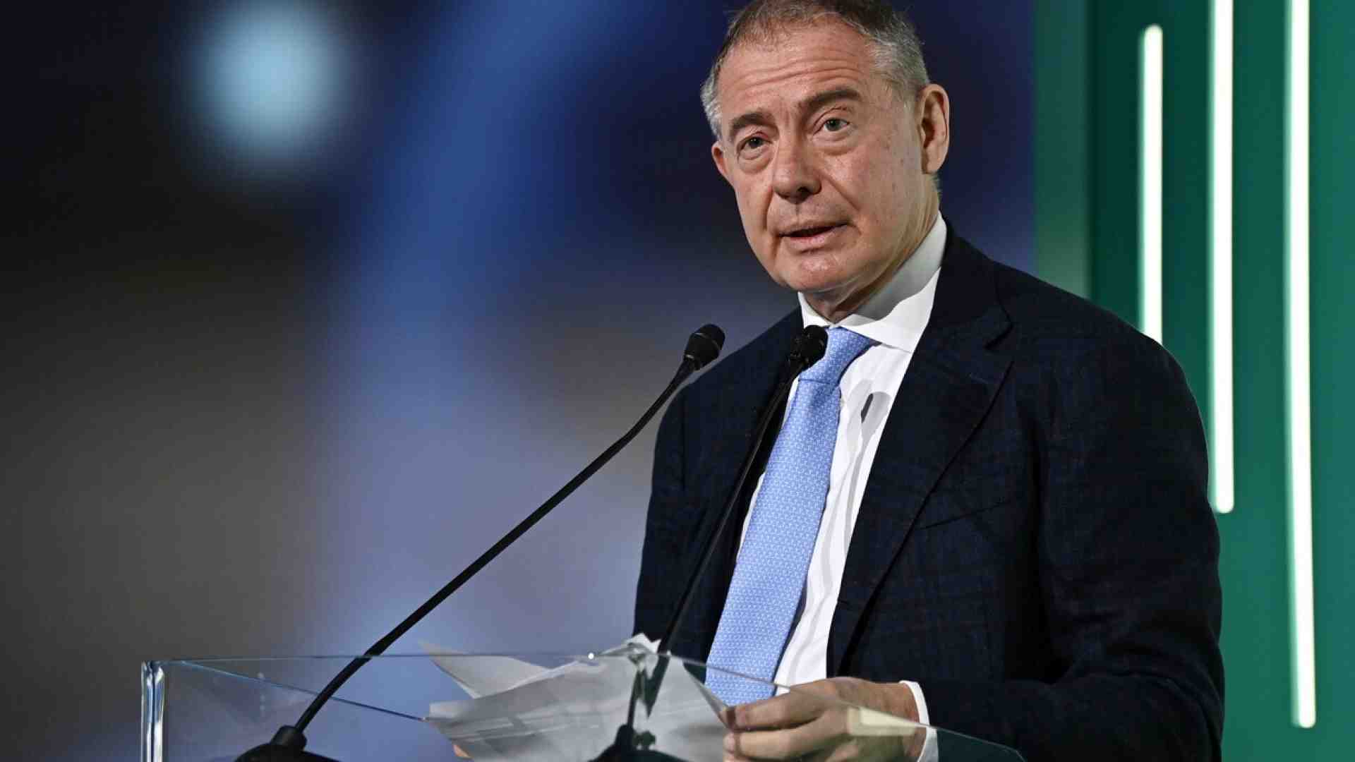 Immagine di I giudici danno ragione ai benzinai: bocciato il cartellone di Urso