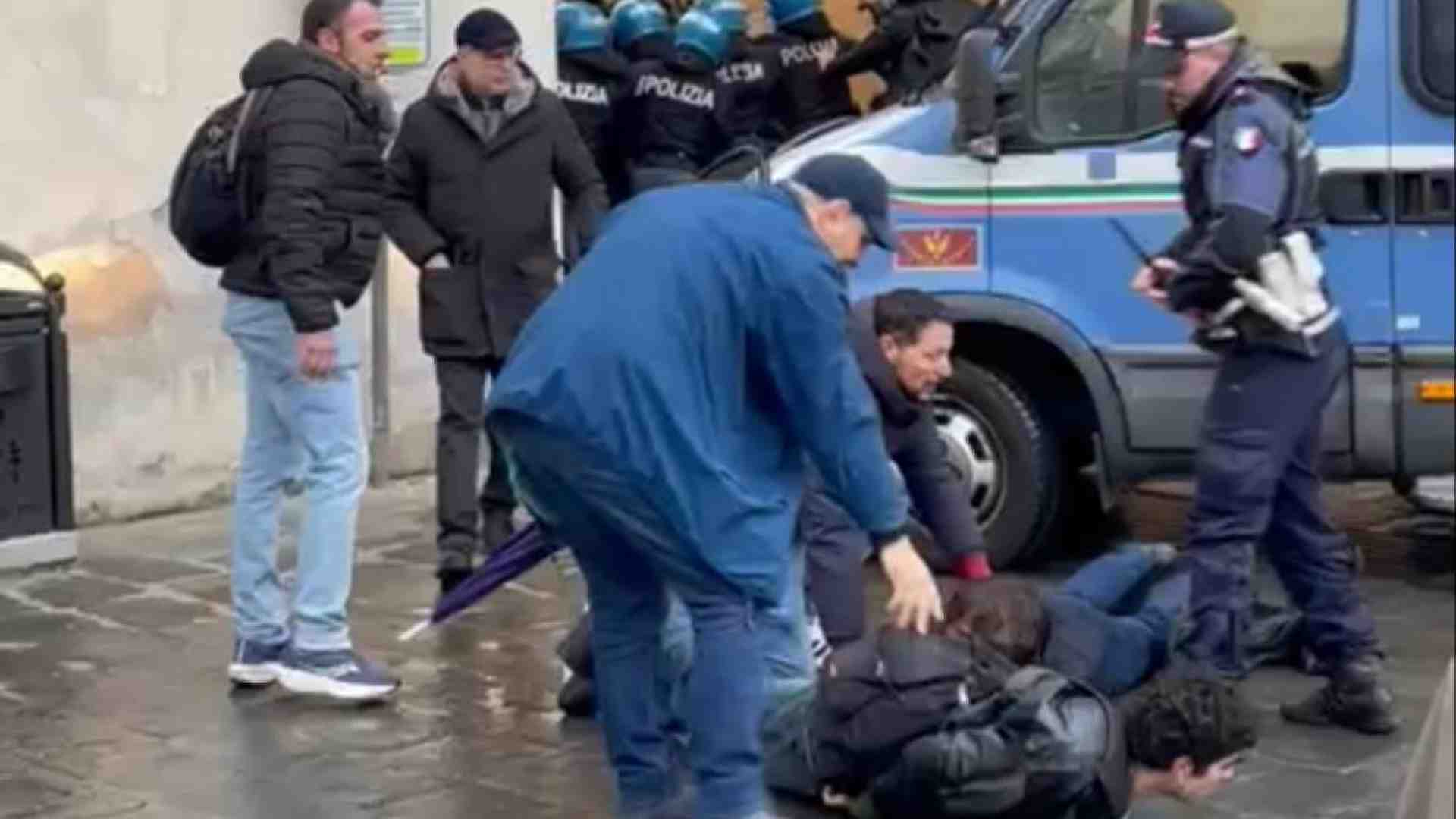 Immagine di Mattarella a Piantedosi: manganellare i ragazzi è un fallimento