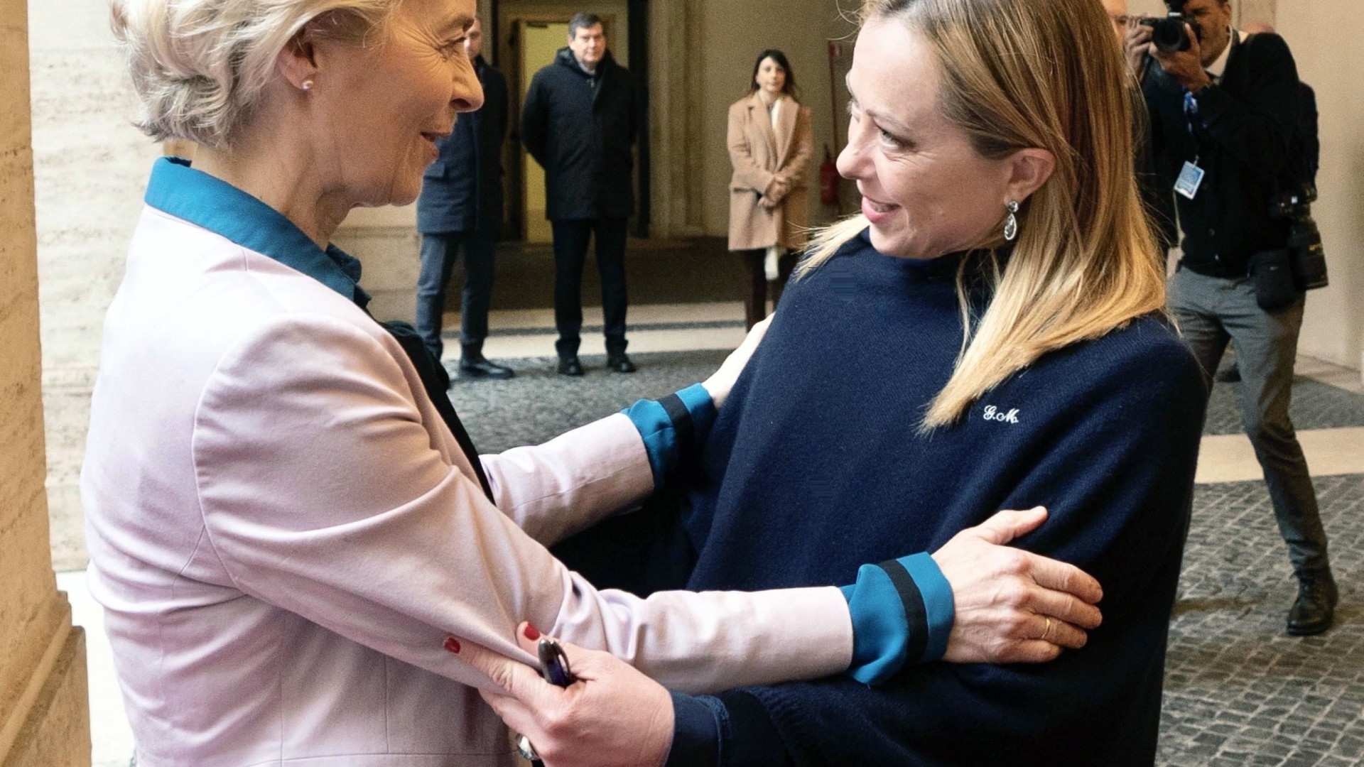Immagine di Meloni a Kiev, ecco il patto con Von der Leyen