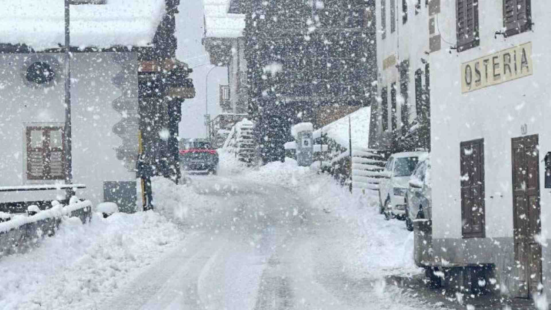 Immagine di Riecco la neve sulle Alpi. Chiusa la Brennero, paesi isolati in Val Pusteria