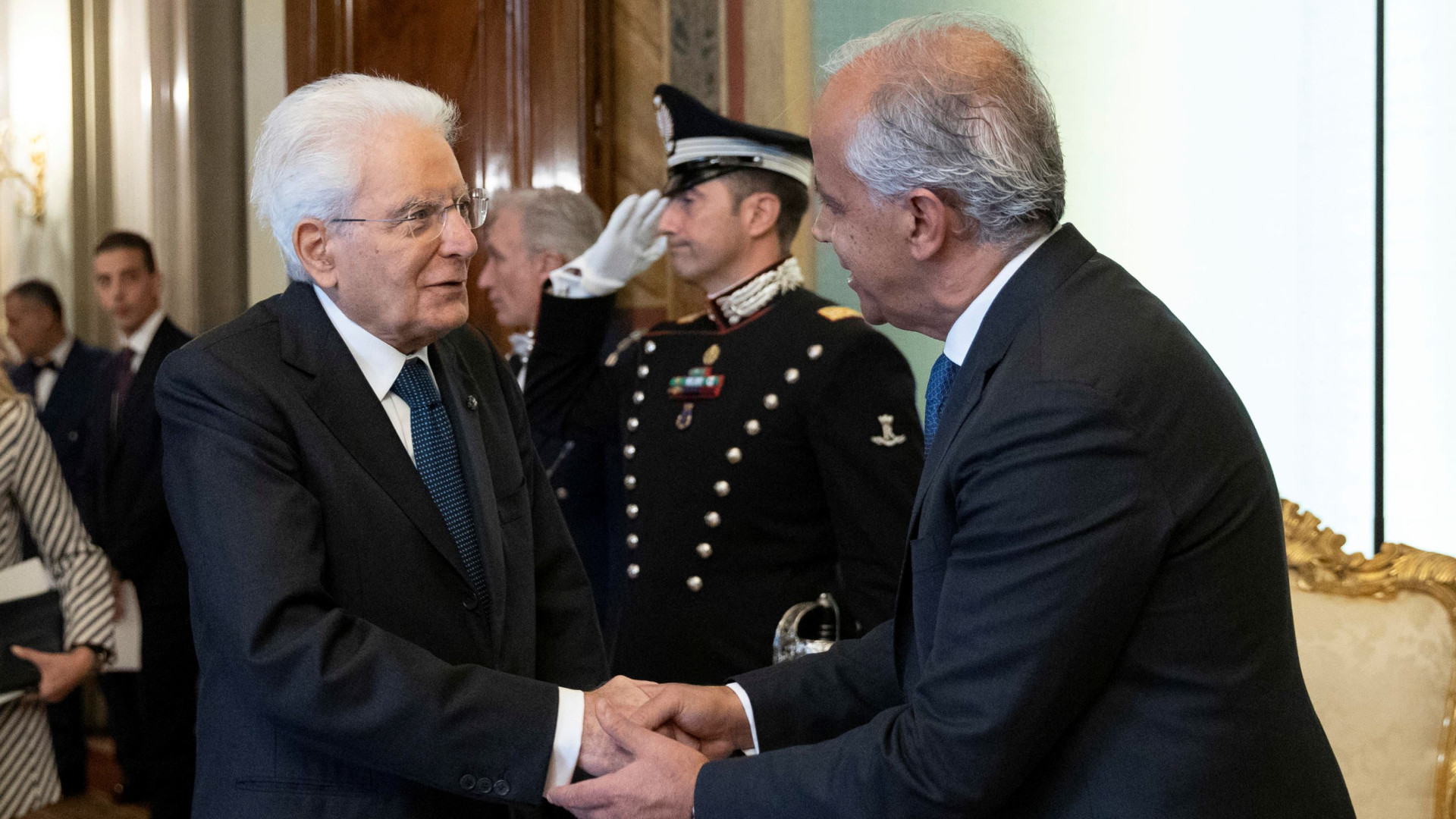 Immagine di Dalle effigi bruciate ai manganelli, cambio di passo del Colle