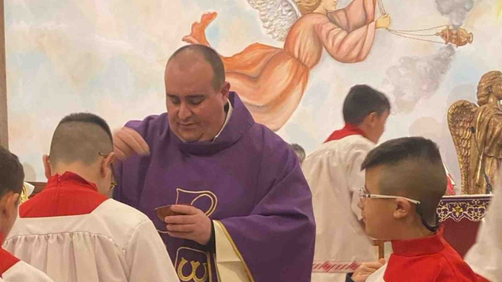 Immagine di Nuova intimidazione contro un sacerdote: candeggina nel vino della Messa