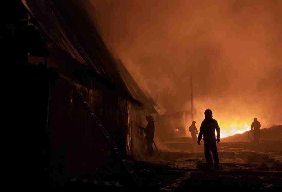 Kharkiv dopo un attacco russo, lo scorso 10 febbraio (Ansa)