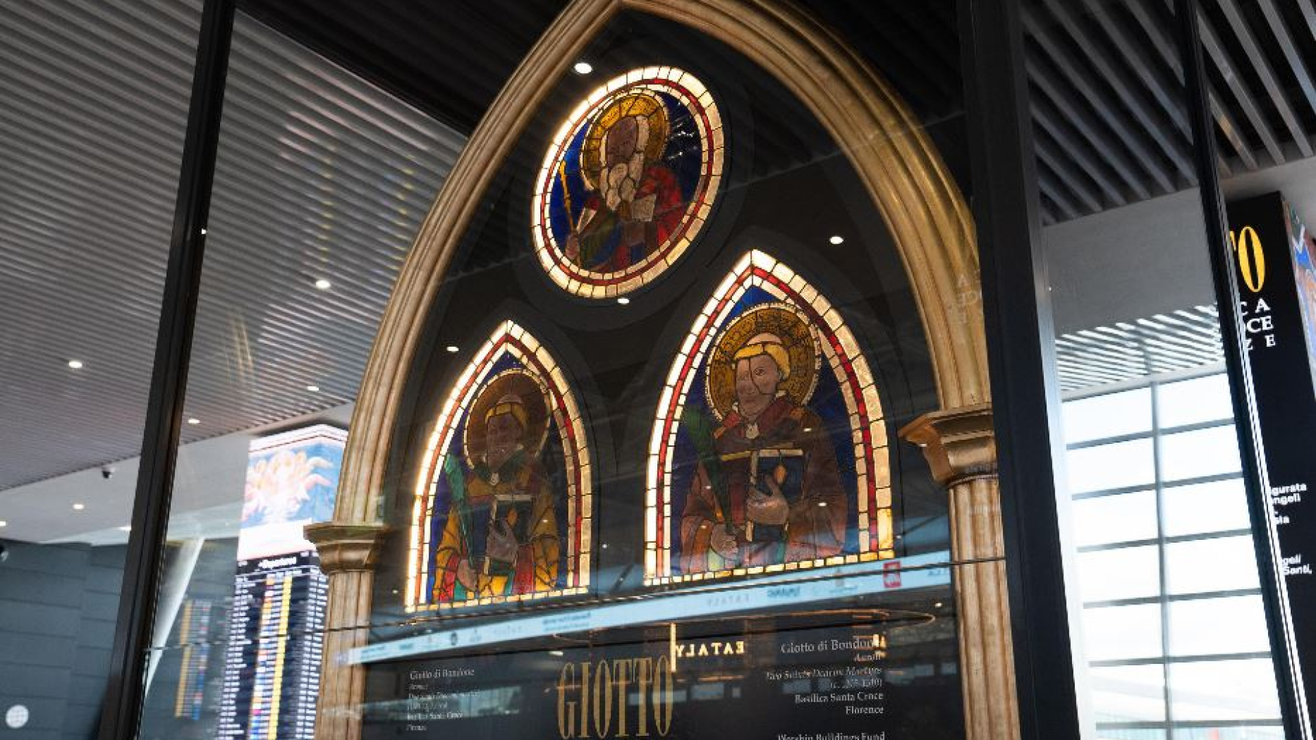 Immagine di Giotto e Bernini esposti in aeroporto: con quale meta?
