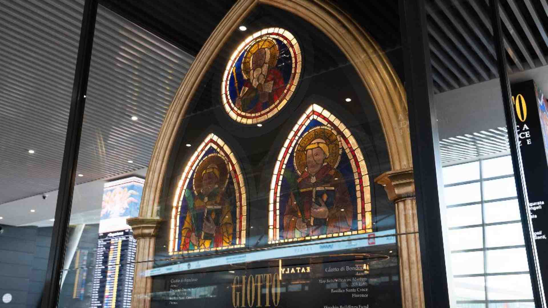 Immagine di Giotto e Bernini esposti in aeroporto: con quale meta?