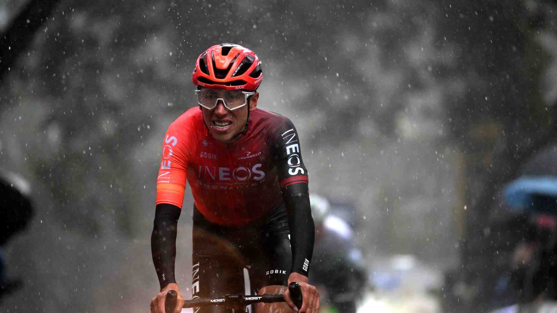 Immagine di Egan Bernal sta rientrando nel (primo) gruppo
