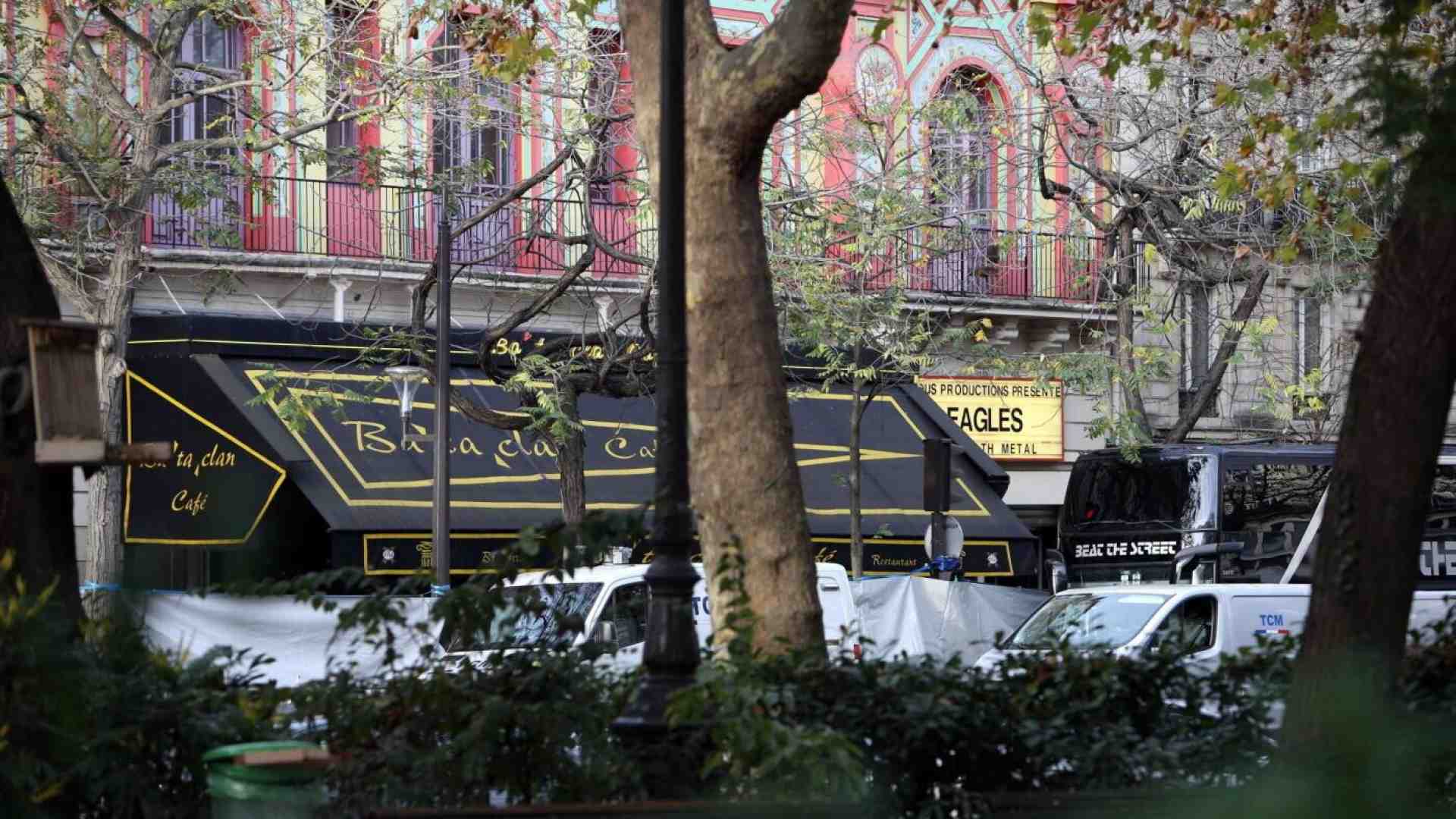 Immagine di Al Bataclan arrivano bandiere e slogan pro Palestina