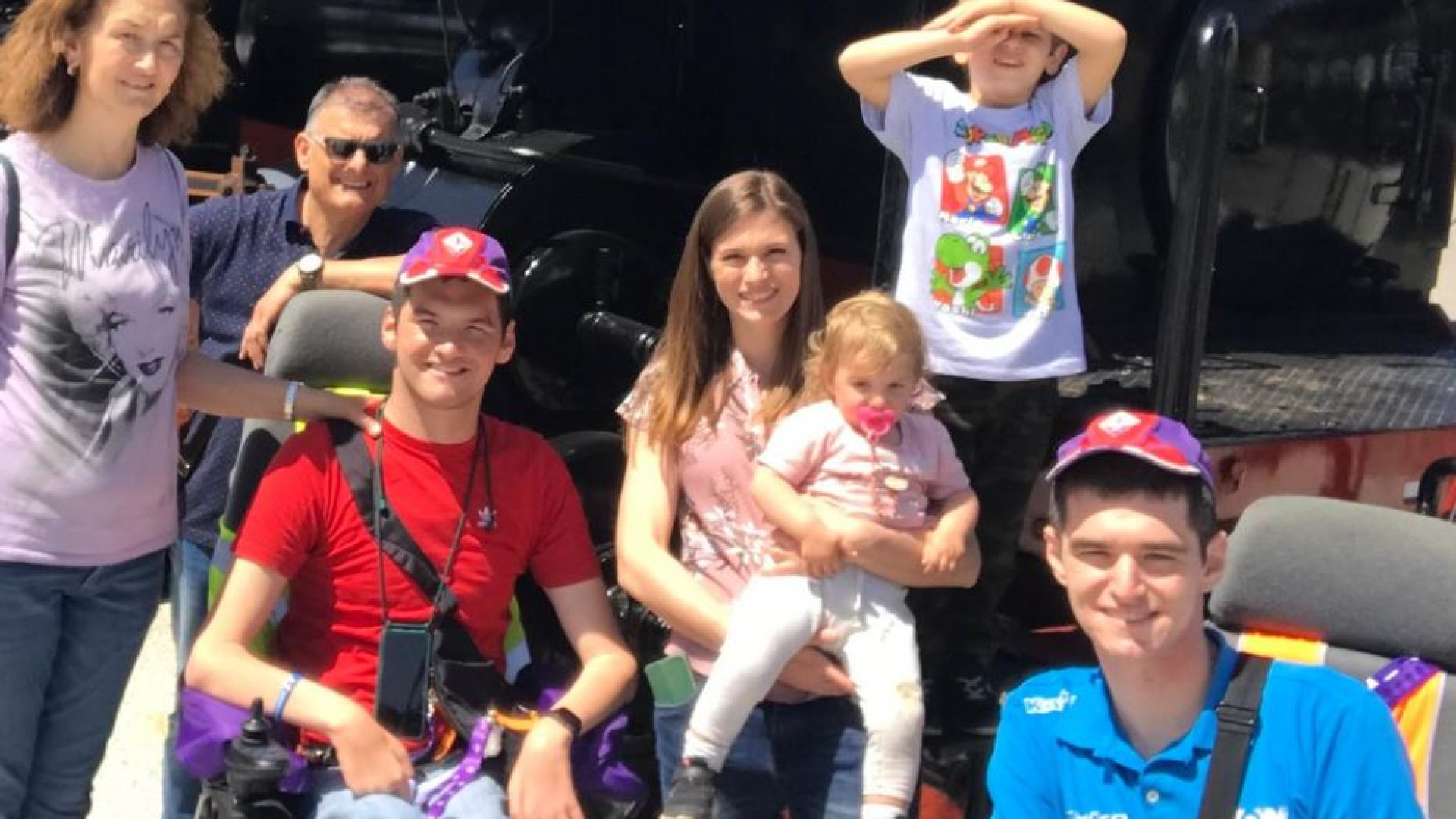 Immagine di Un padre e i due figli disabili. L'appello della mamma: non lasciateci soli