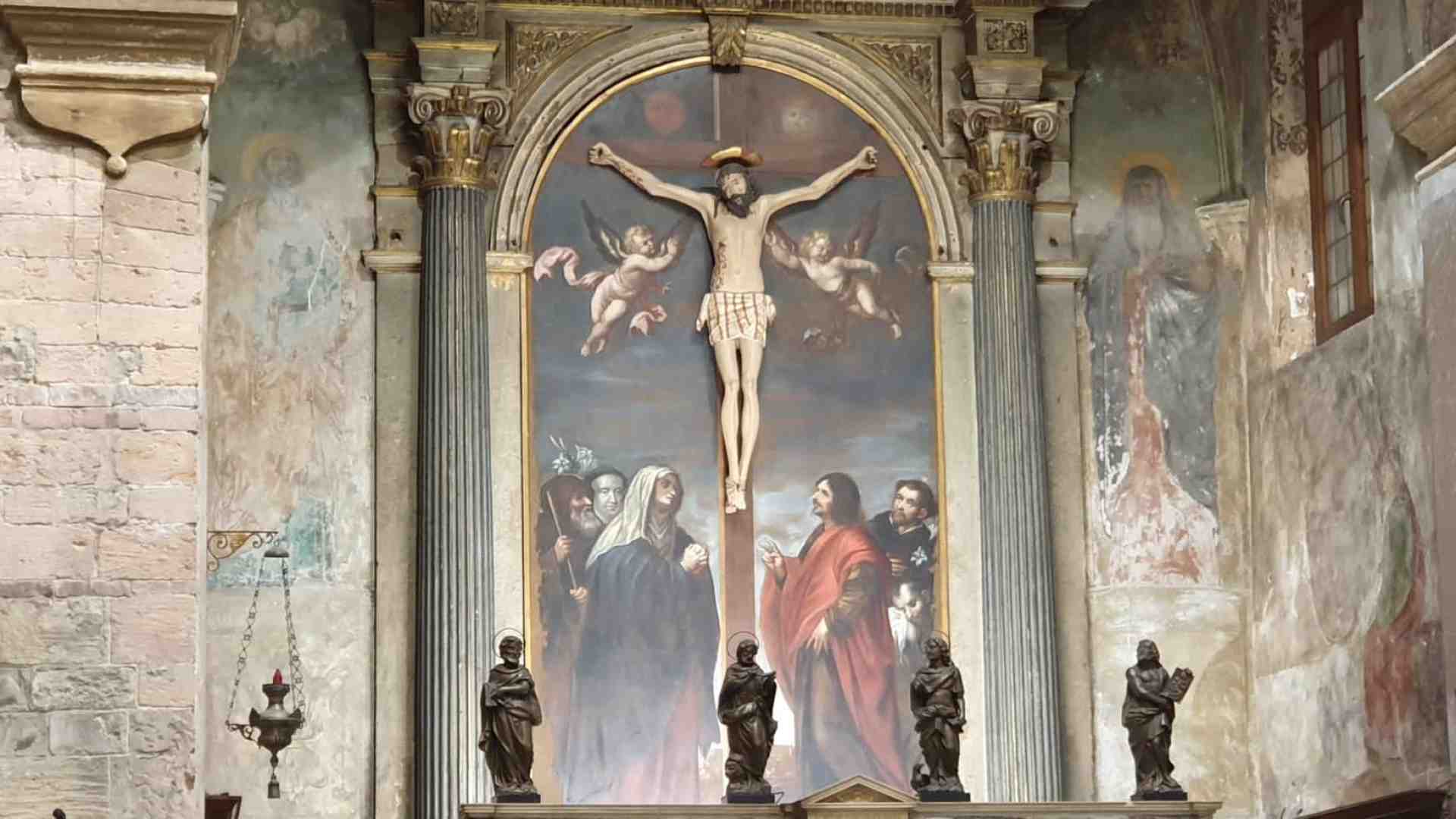 Immagine di Nuova luce al Crocifisso che domina S. Giovanni in Foro