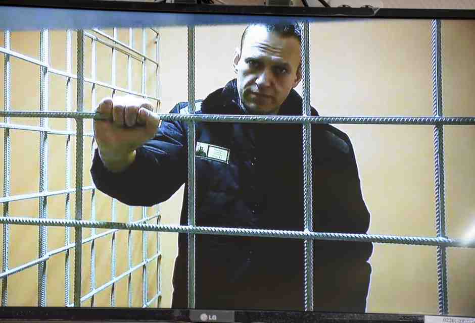 Navalny parla da una prigione in collegamento video durante un'udienza di tribunale a Petushki, in Russia (foto LaPresse/Denis Kaminev) 