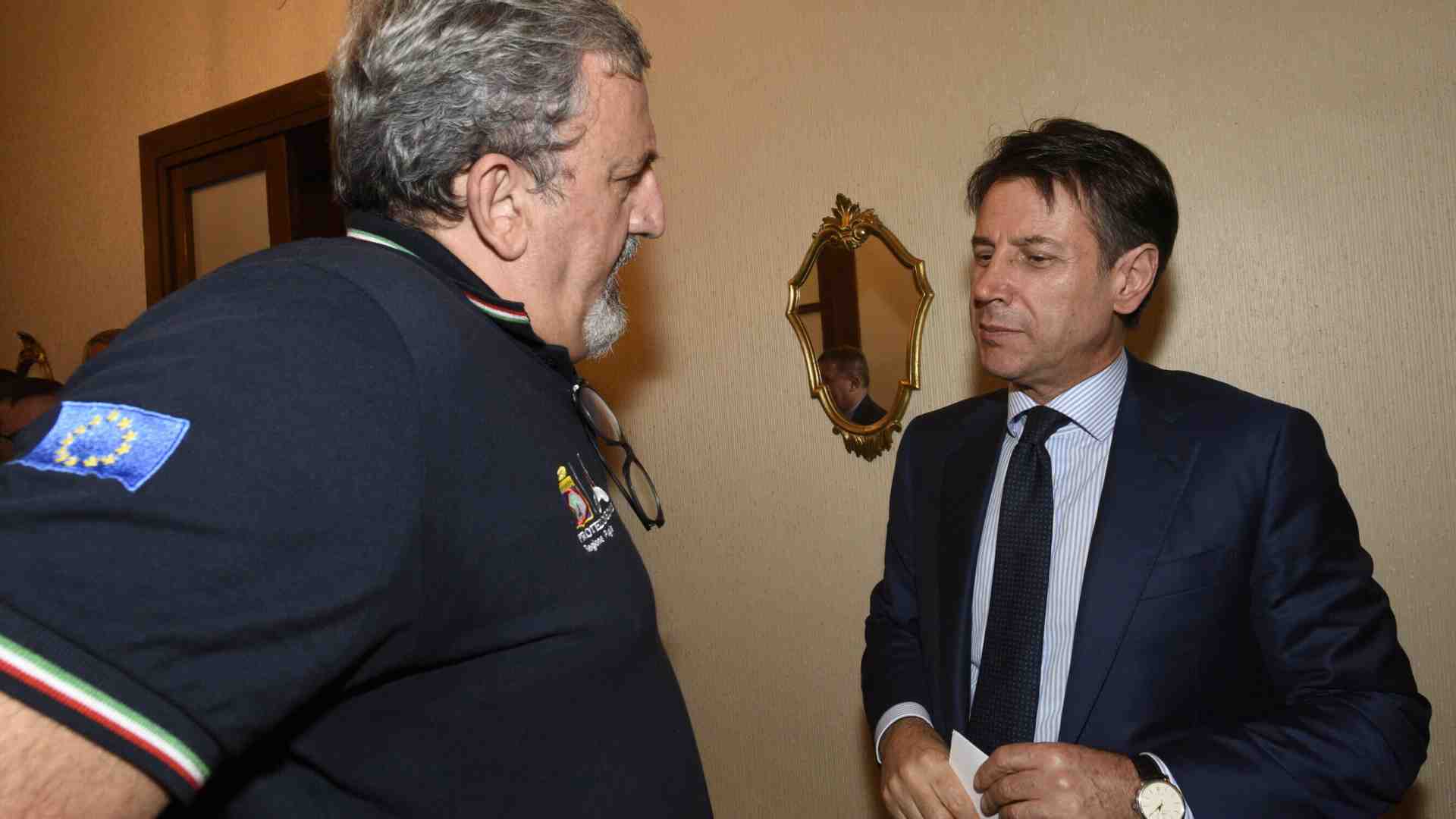 Immagine di Emiliano e Conte mediano. Il campo “extra large” si prepara alle amministrative in Puglia