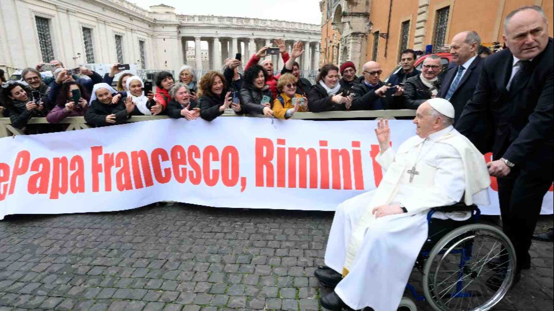 Immagine di Visita lampo in ospedale. Come sta il Papa