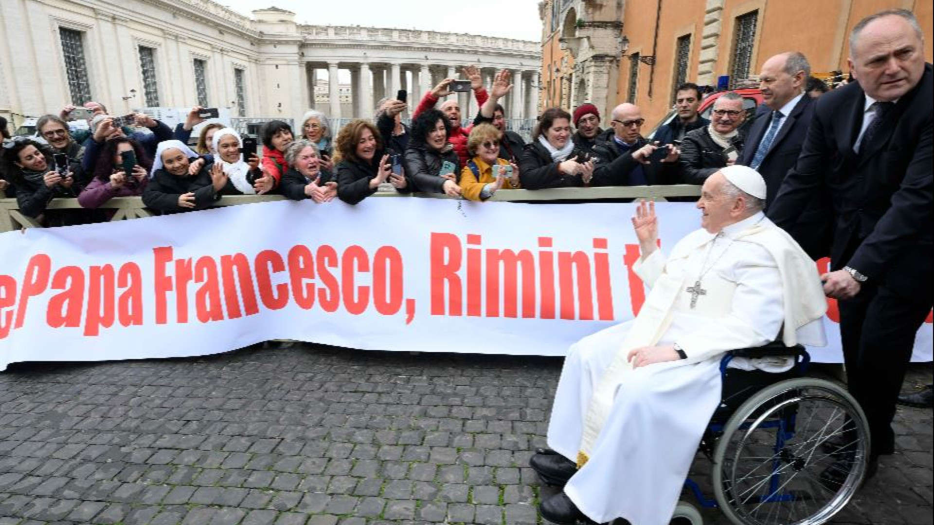 Immagine di Visita lampo in ospedale. Come sta il Papa