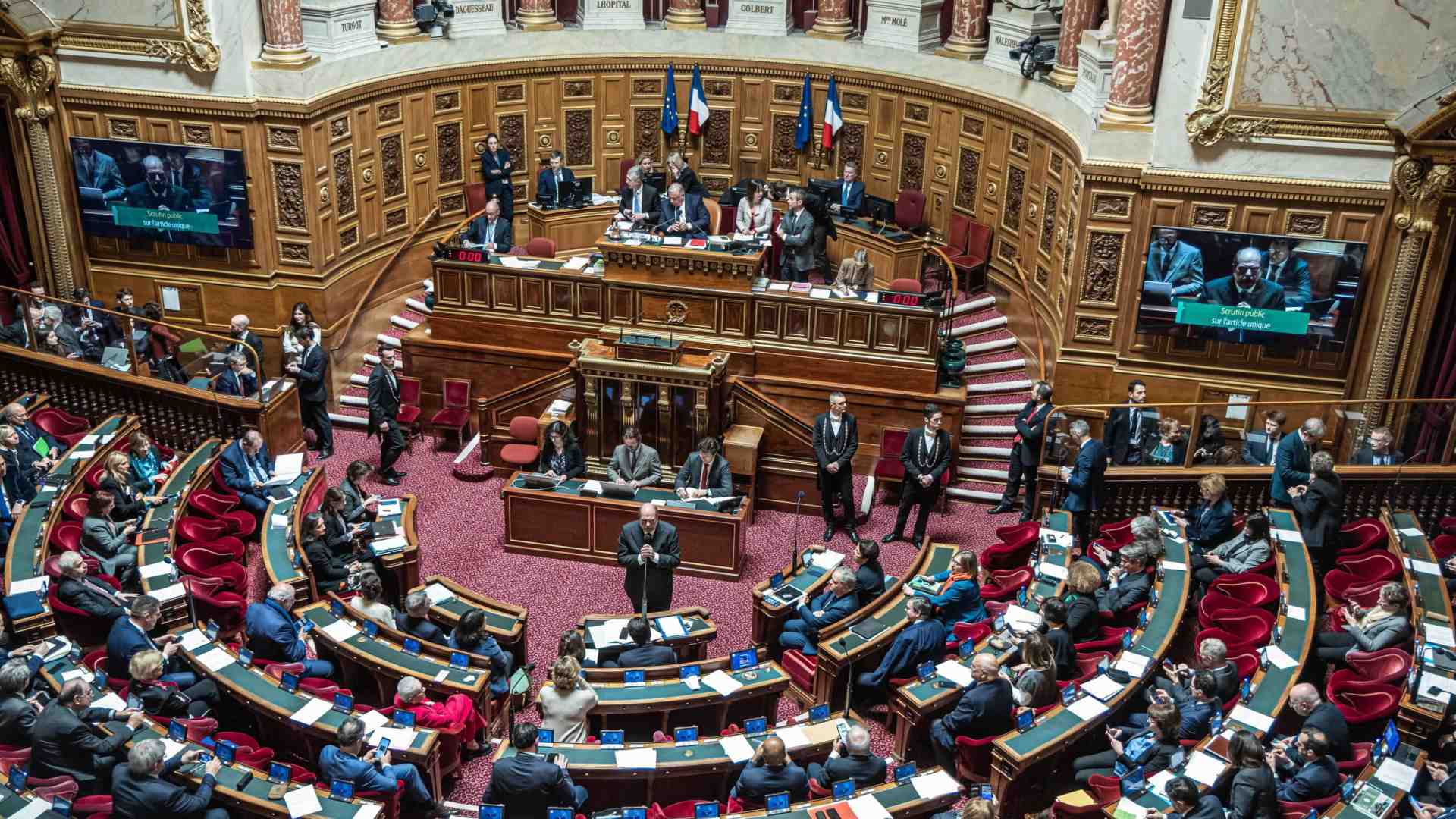 Immagine di La Chiesa francese: «L'aborto un diritto costituzionale? No, attacco alla vita»