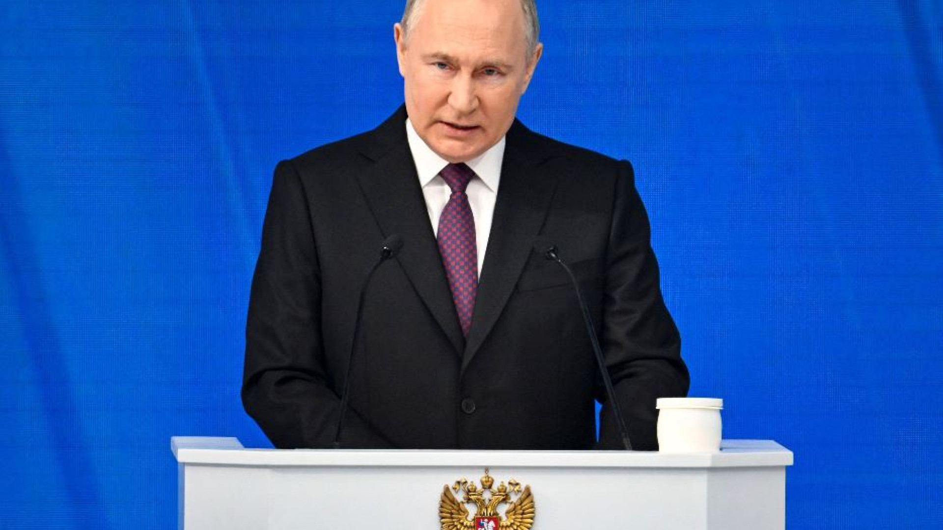 Immagine di Putin: la Russia non teme nessuno. Fermato il direttore di Novaya Gazeta
