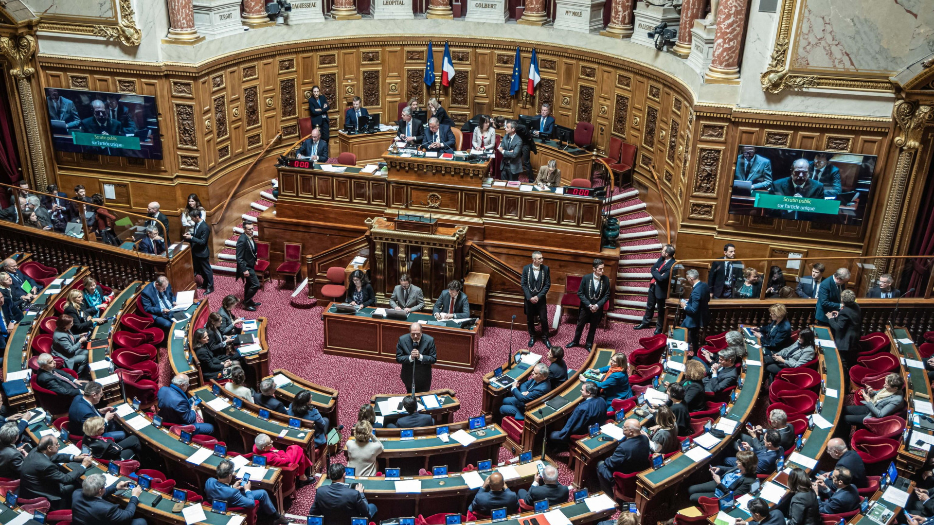 Immagine di La Chiesa francese: «L'aborto un diritto costituzionale? No, attacco alla vita»