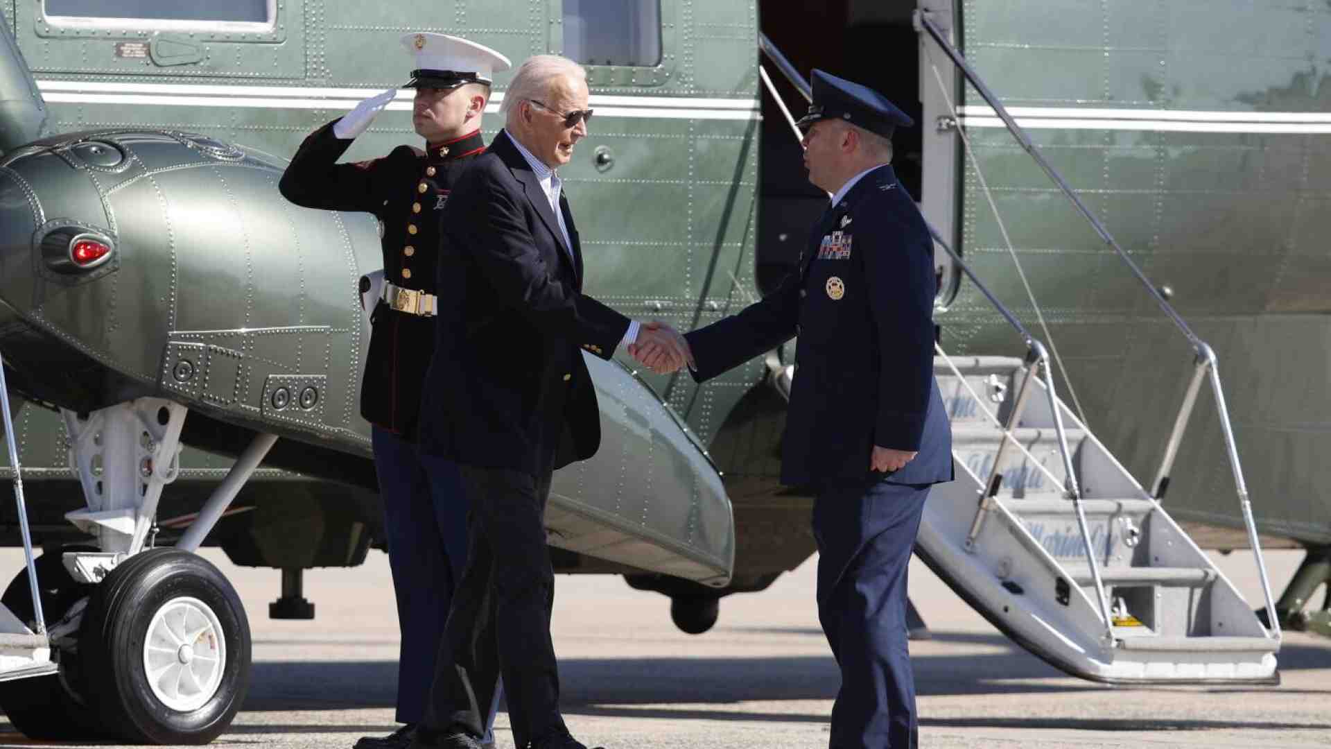 Immagine di Il duello di Biden e Trump al confine con il Messico