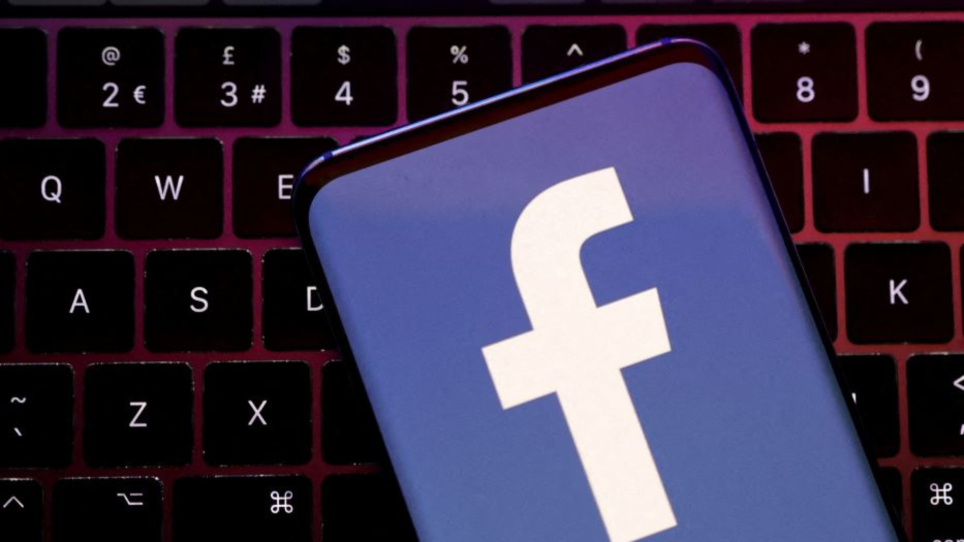 Immagine di Facebook spegne le news: «Agli utenti le notizie non interessano»