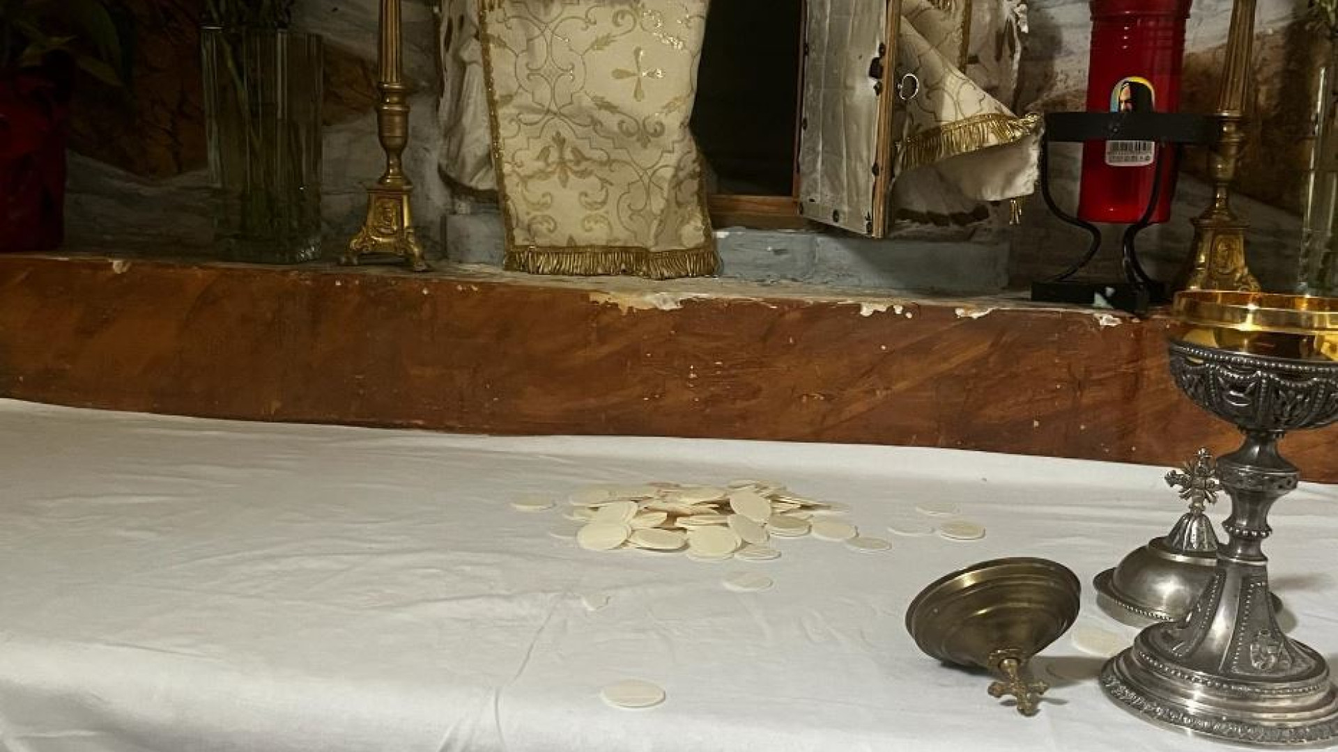 Immagine di Dopo le minacce, anche le ostie trafugate. Vandali in azione nella Locride