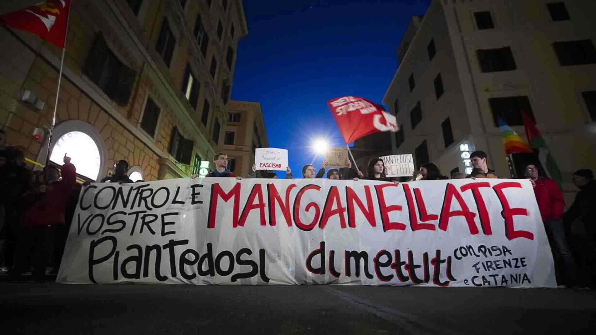 Immagine di Colapietro (Silp-Cgil): “Basta campagna elettorale sui manganelli. Non siamo il Cile di Pinochet”