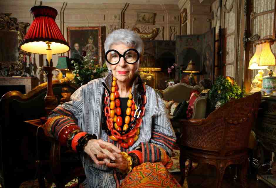 Iris Apfel, nata bruttina a Queens da oriundi ebrei russi. Interior designer, ha arredato la Casa Bianca sotto nove presidenti diversi