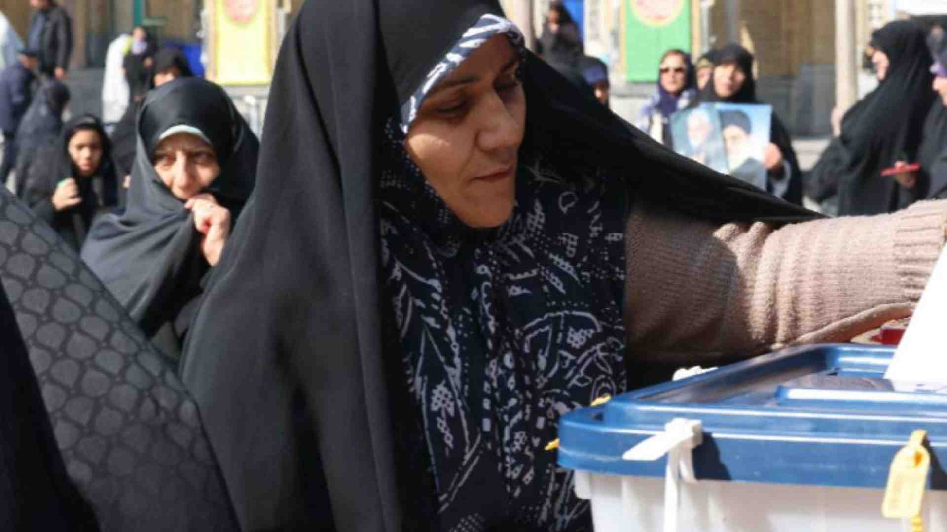 Immagine di L'Iran al voto boicotta le urne: affluenza al 40,6%