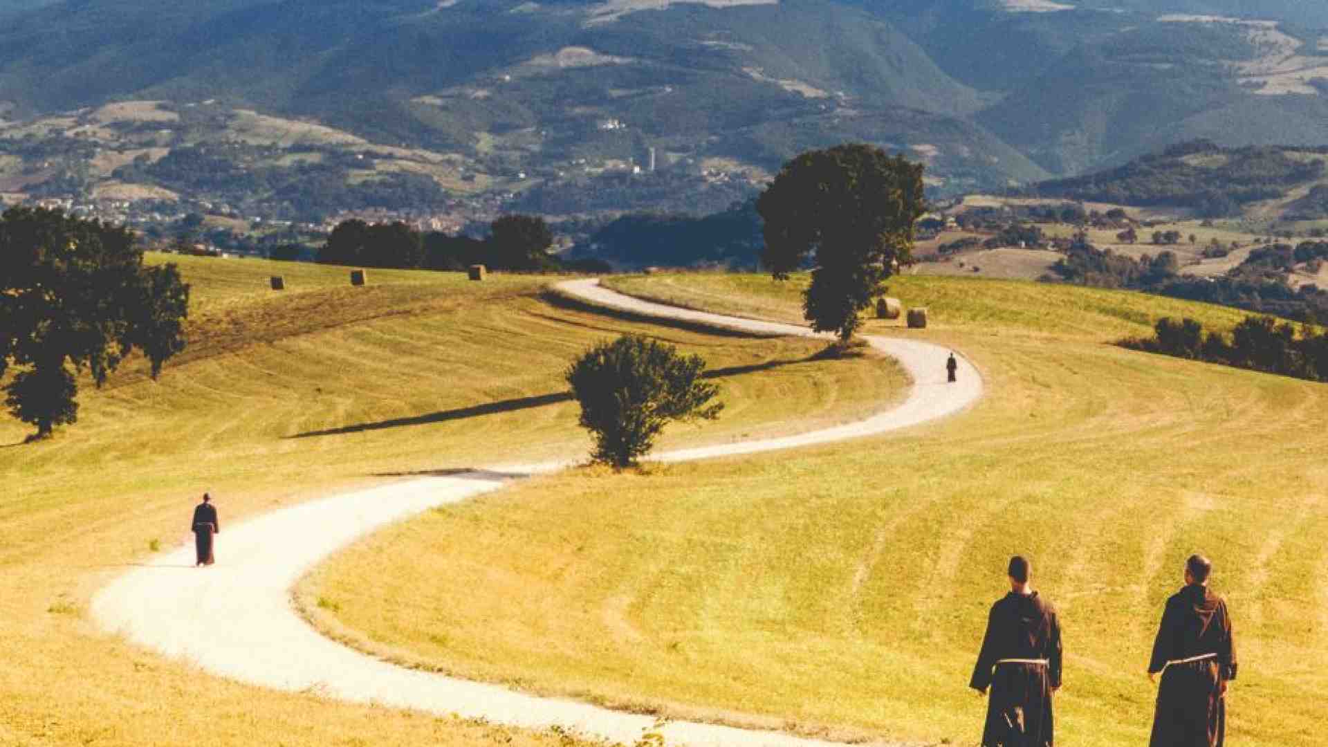 Immagine di Cammino dei Cappuccini, le Marche con i sandali francescani