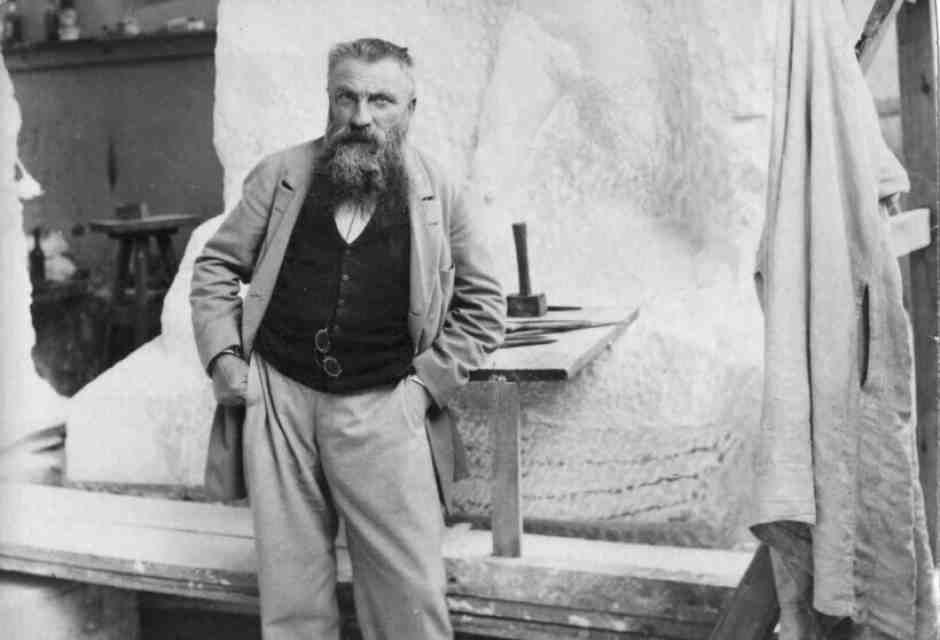 August Rodin nel suo studio fotografato da Paul Fran&ccedil;ois Arnold Cardon a.k.a. Dornac (Foto Wikimedia Commons)<br />