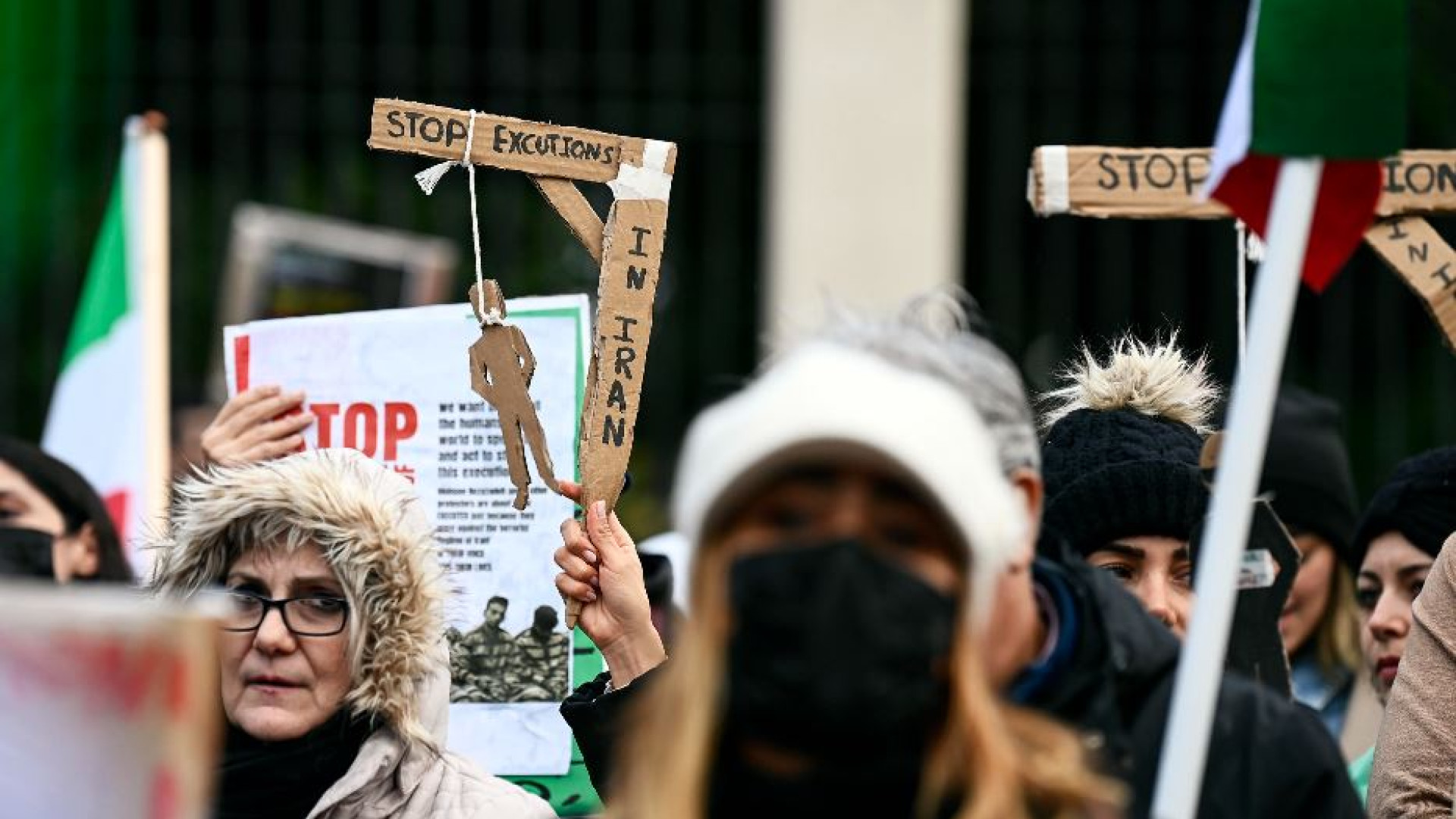 Immagine di La repressione delle proteste scatena il boia in Iran: 834 impiccati nel 2023
