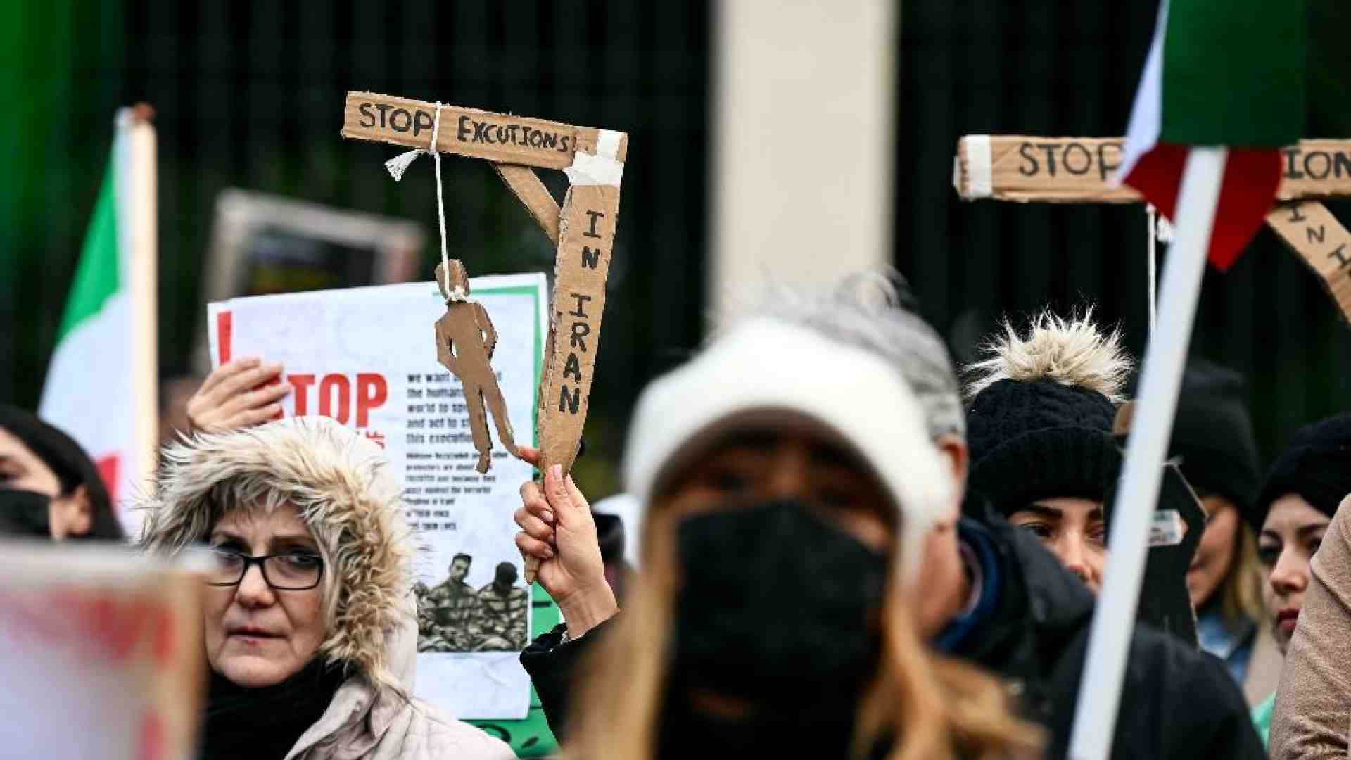 Immagine di La repressione delle proteste scatena il boia in Iran: 834 impiccati nel 2023