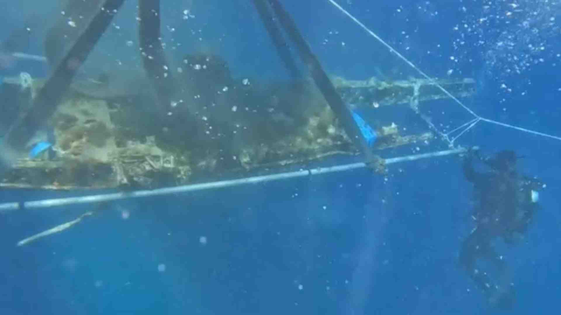 Immagine di Dal mare di Pantelleria riemerge l’aereo dell’asso Alvise Andrich