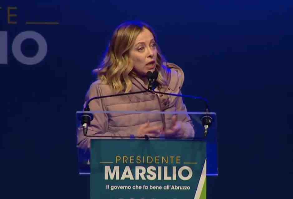 L'ottimismo di Meloni per il voto in Abruzzo: "Quando sono qui piove sempre ma porta bene"