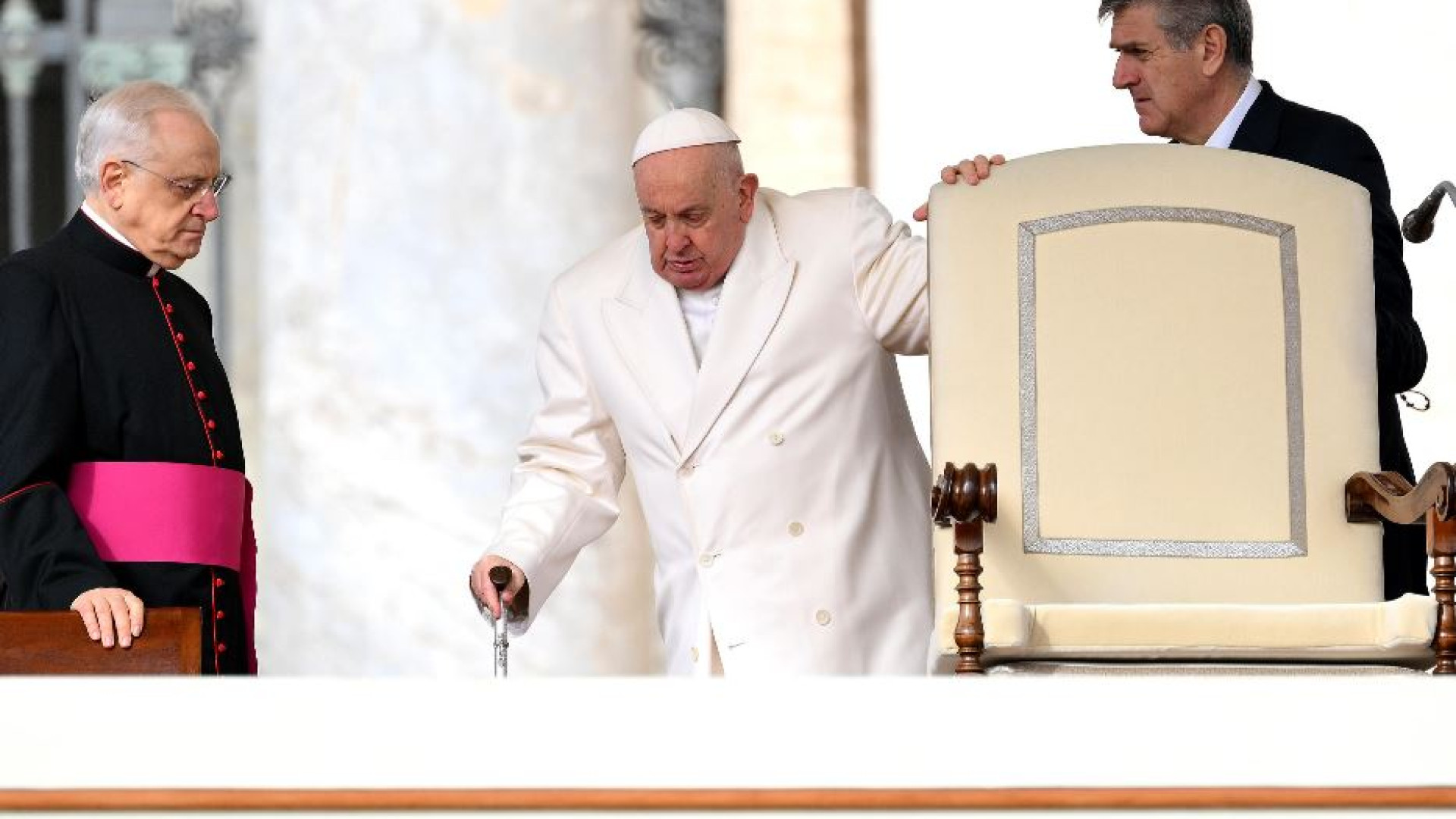 Immagine di Il Papa: «Inutile correggere il superbo. Ma il suo edificio crollerà»