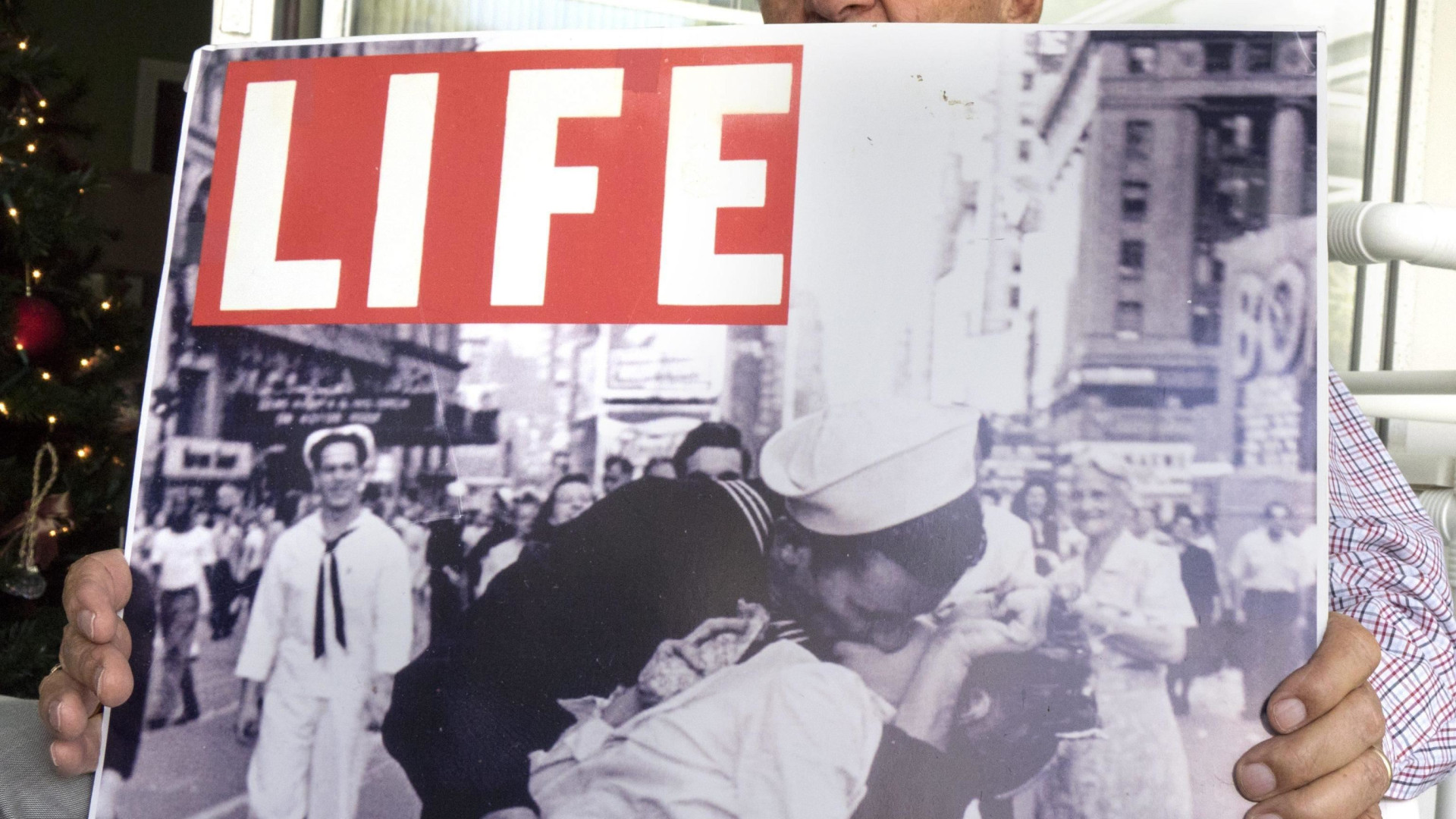Immagine di Censura per il bacio a Times Square, anzi no. La storia vera della foto