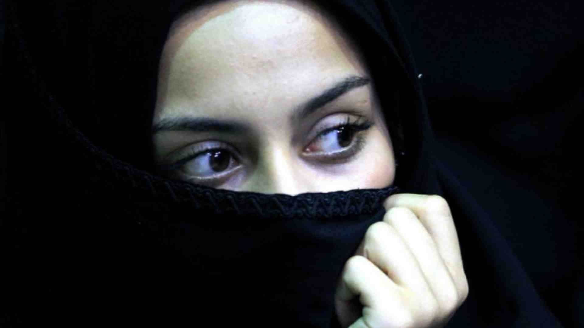 Immagine di Amnesty: In Iran nuova stretta sul velo per le donne