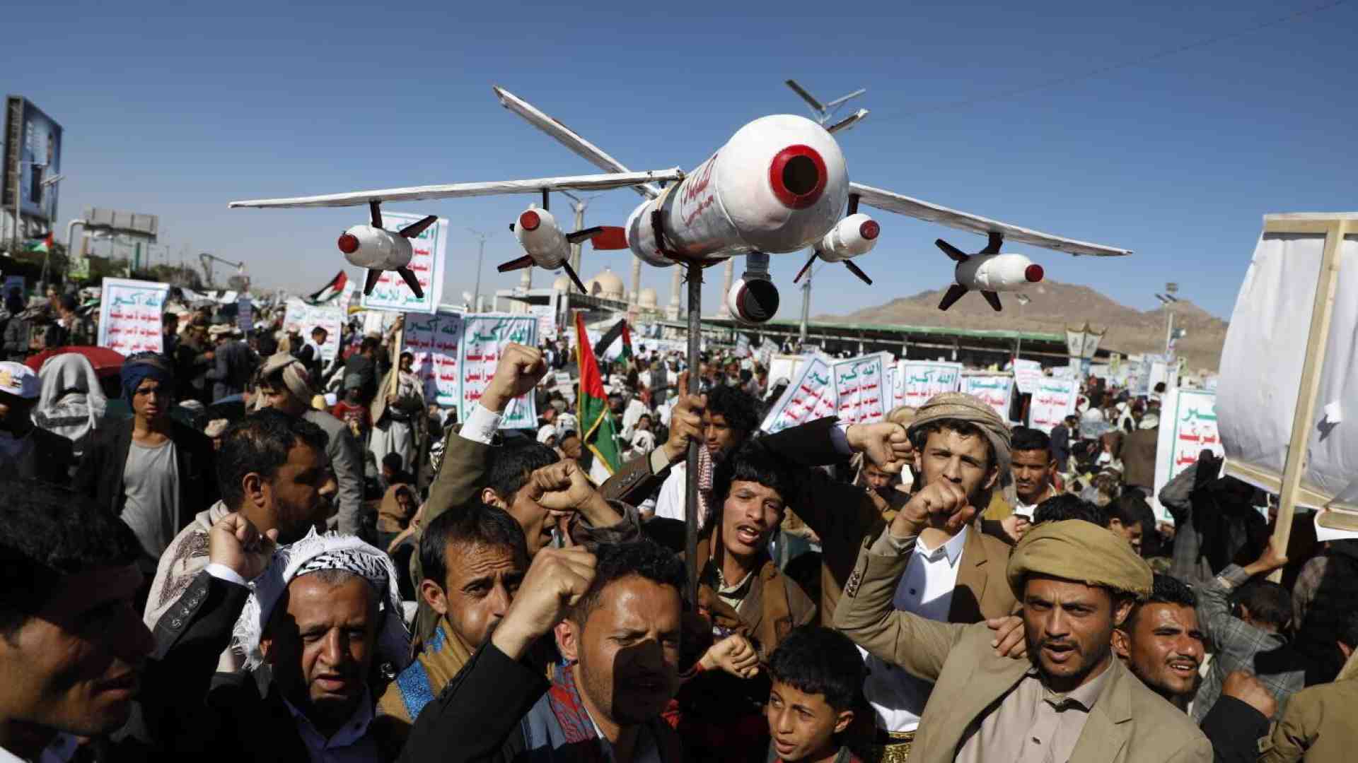 Immagine di Gli houthi colpiscono una nave, ci sono due morti