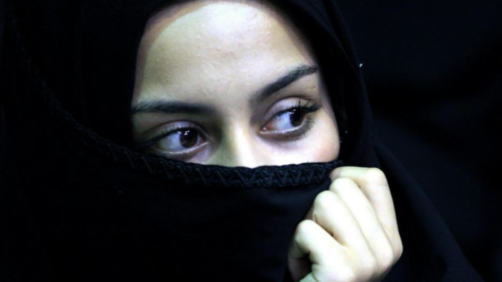 Immagine di Amnesty: In Iran nuova stretta sul velo per le donne