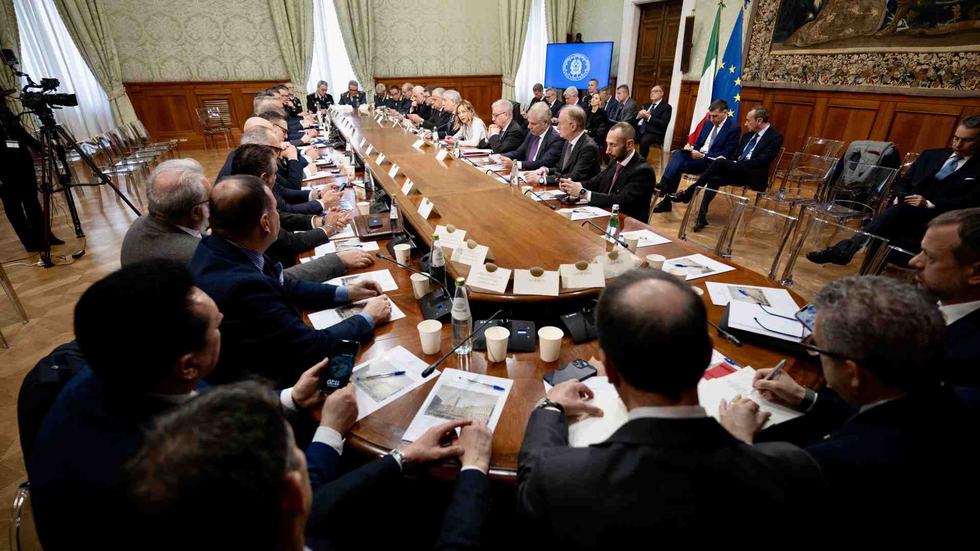 Immagine di Meloni s’intesta la difesa della Polizia: “Denigrano voi per colpire noi”